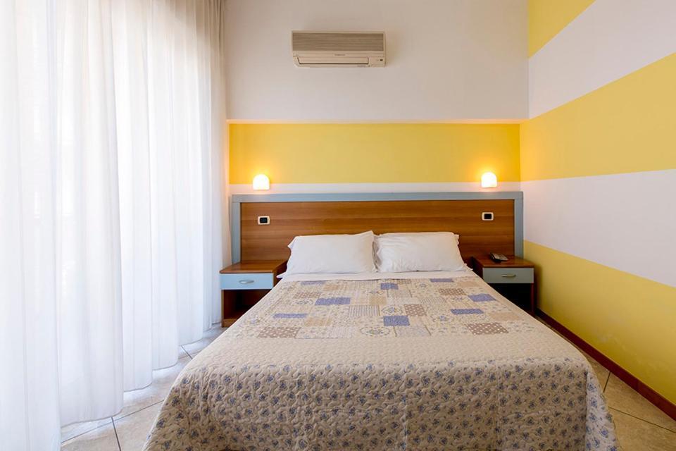 Hotel Le Soleil San Benedetto del Tronto Buitenkant foto